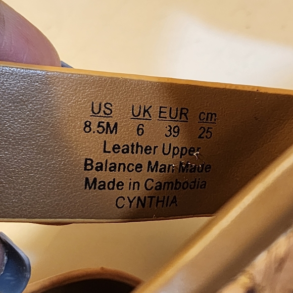 NATURALIZER Cynthia Leather Yellow Strappy Wedge Kork Sandals 8.5M